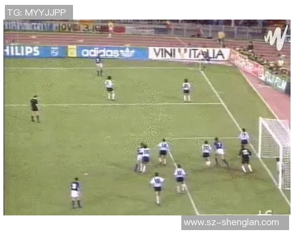 足球球星床盖：从球场传奇到私人生活的幕后故事揭秘